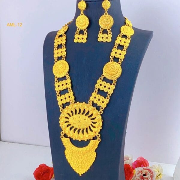 Shine with 24K Gold Bridal Jewelry! A luxurious wedding set featuring a radiant necklace and matching earrings—perfect for brides and special