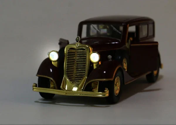 Retro Classic Metal Car – 1:32 Diecast Model with Light & Sound - Image 11